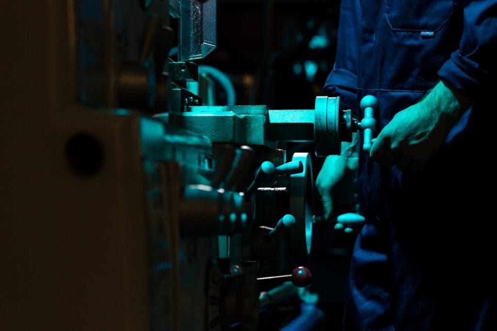 Green and Brown Metal Tool lx8CooX66ms