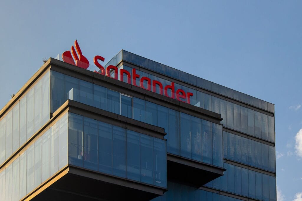 Exterior view of the modern Santander building in Puebla, Mexico, under a clear blue sky.