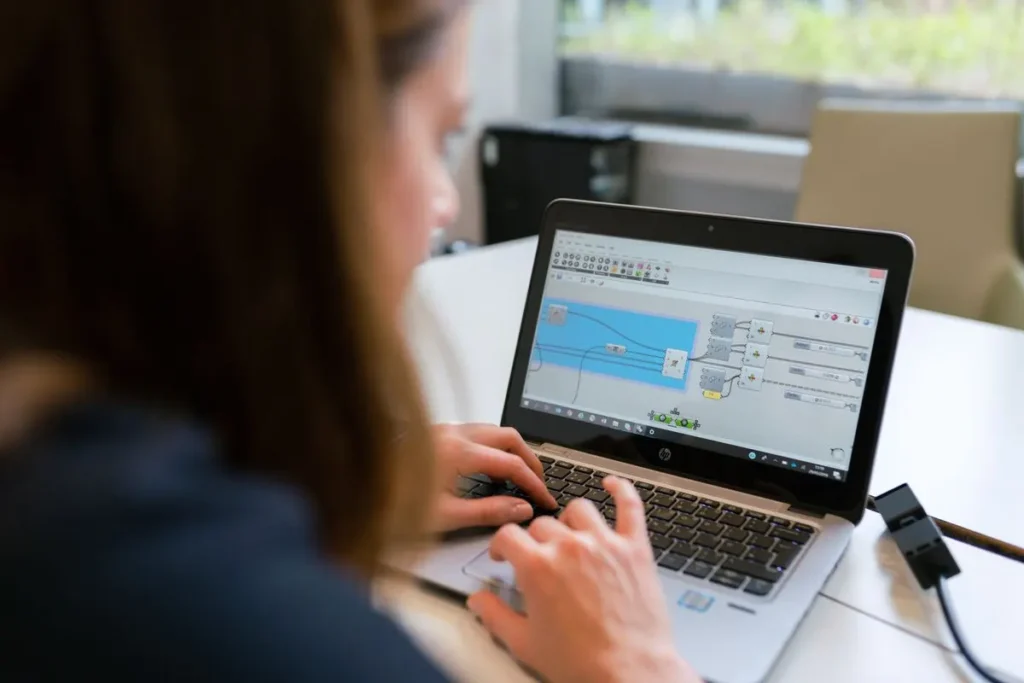 Como escolher um CMMS para a sua planta: o que avaliar antes de decidir